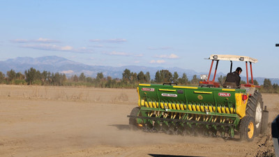 Kozan’da çiftçiler buğday ekimine başladı: “Üretmezsek ekmek olmaz”