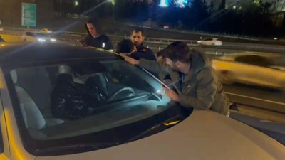 TEM Otoyolu'nda uyuyakalan sürücü baltayla uyandırıldı