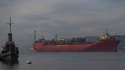 İngiltere bandıralı dev tanker "Gryphon A" Boğaz’dan geçti: Trafik geçici olarak kapatıldı