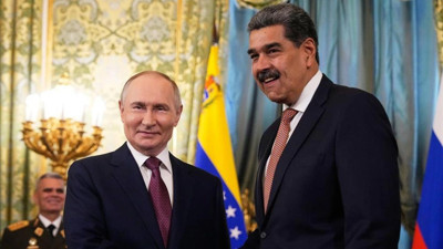 Putin'den Maduro'ya destek telefonu