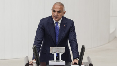 Bakan Ersoy'dan 2026 b&uuml;t&ccedil;e hedefi: Turizmde 64 milyar dolar geliri yakalayacağız