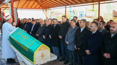 TCMB Başkanı Fatih Karahan'ın annesi Uşak'ta son yolculuğuna uğurlandı