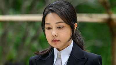 Eski first lady&rsquo;ye r&uuml;şvet su&ccedil;laması! Takı, tablo, &ccedil;anta...