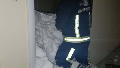 Mahalleye &ccedil;ığ d&uuml;şt&uuml;: 1 kişi kayıp, 22 ev boşaltıldı