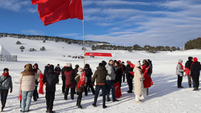 Sarıkamış şehitleri 111. yılında binlerce kişinin yürüyüşüyle anıldı