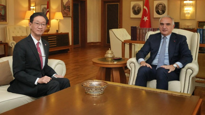 Bakan Ersoy, Japonya'nın Ankara Büyükelçisi Tamura ile görüştü