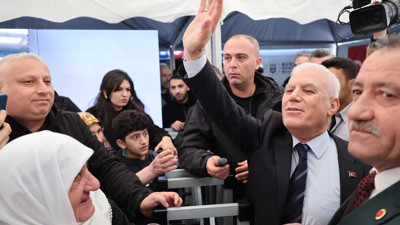 Bursa Büyükşehir Belediye Başkanı Mustafa Bozbey’e Değirmenönü’nde provokasyon