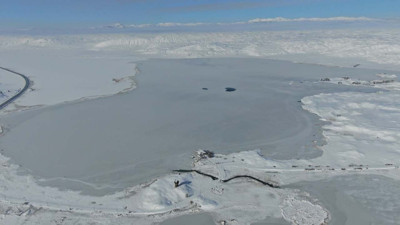 Sivas’ın en büyük gölü tamamen dondu