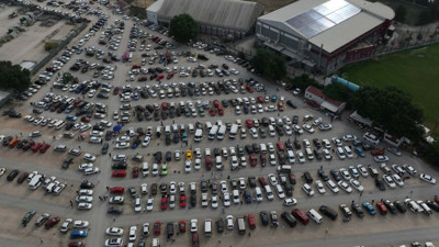 Altın ve g&uuml;m&uuml;ş rallisi ikinci el otomobili vurdu