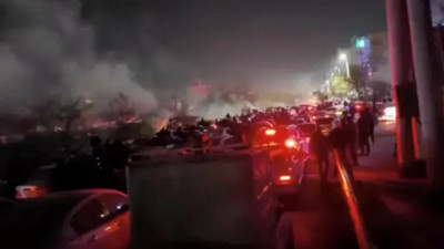 İran'da protestolar b&uuml;y&uuml;yor: Can kaybı 544'e y&uuml;kseldi