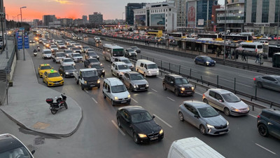 Yollar hızla yaşlanıyor! Her 4 ara&ccedil;tan biri 21 yaş &uuml;zerinde