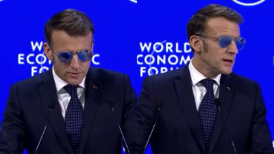 Macron'un g&uuml;neş g&ouml;zl&uuml;kleri Davos'a damga vurdu