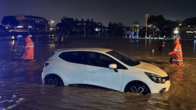 Antalya’yı fırtına ve hortum vurdu: Ev, sera ve araçlar zarar gördü