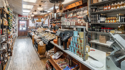 87 yıllık gurme market küçülüyor: 5 şubesinden 3'ünü kapatacak