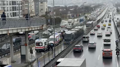 Avcılar'da iki metrobüs çarpıştı: 5 yaralı