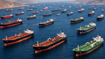 H&uuml;rm&uuml;z Boğazı&rsquo;nda kaos: Sevkiyat y&uuml;zde 86 d&uuml;şt&uuml;, 700&rsquo;den fazla tanker bekliyor