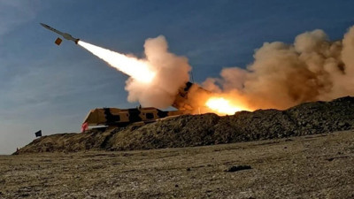 İran'dan 7 Arap &uuml;lkesindeki ABD &uuml;slerine 917 f&uuml;ze saldırısı