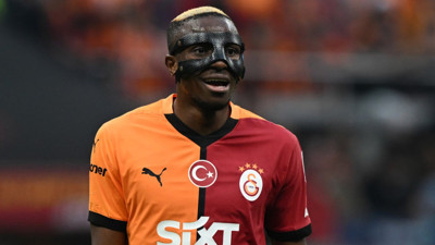 Galatasaray a&ccedil;ıkladı: Osimhen ameliyata alındı