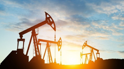 Petrolde sert dalgalanma: D&uuml;ş&uuml;ş sonrası yeniden y&uuml;kseliş