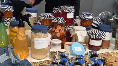 Kadınların her g&uuml;n kullanıyor: &Ccedil;&ouml;pe atılıyordu, şimdi &uuml;retiliyor