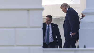 Trump, Y&uuml;ksek Mahkeme duruşmasına katılan g&ouml;revdeki ilk başkan oldu