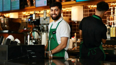 Dev kahve zincirinden dikkat çeken teşvik: Gülümseyene 1.200 dolar