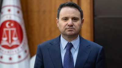 Bakan G&uuml;rlek duyurdu: &Ccedil;ocukların işlediği bazı su&ccedil;larından aileleri sorumlu tutmayı d&uuml;ş&uuml;n&uuml;yoruz