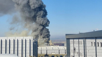 Ankara'da boya fabrikasında yangın: Müdahale sürüyor