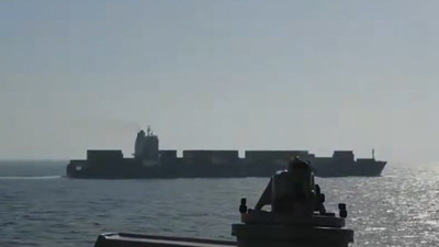 ABD, İran bandıralı geminin vurulma anlarını paylaştı