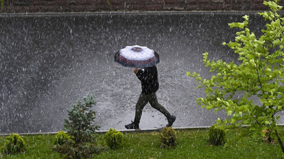 &Ccedil;ok sayıda il i&ccedil;in kuvvetli sağanak uyarısı: Yurt genelinde etkili olacak