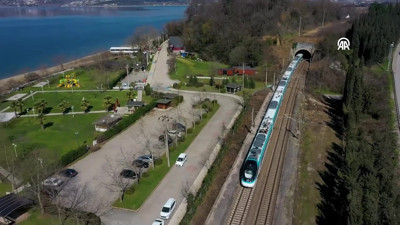 Türkiye'nin ilk hızlı treni saatte 225 kilometre hıza ulaştı