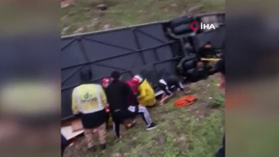 Malatya'da yolcu otobüsü şarampole devrildi: Ölü ve yaralılar var