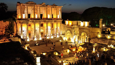 Efes Antik Kenti'nde gece m&uuml;zeciliği başladı