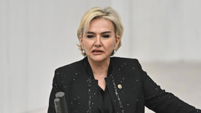 CHP'den ayrılan Nimet &Ouml;zdemir AK Parti'ye katıldı