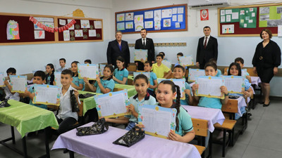 18 milyon &ouml;ğrenci i&ccedil;in bug&uuml;n "karne zili" &ccedil;alacak