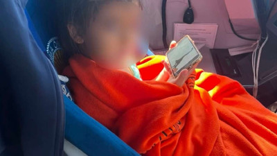 Deniz yatağıyla açığa sürüklenen çocuk son anda kurtarıldı