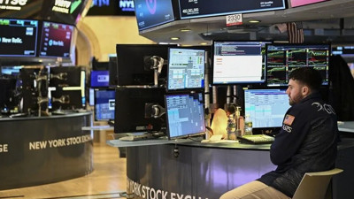 New York borsası karışık seyirle açıldı