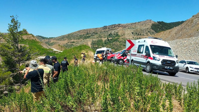 Antalya'da otomobil u&ccedil;uruma yuvarlandı: 5 kişi hayatını kaybetti