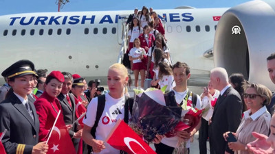 Filenin Sultanları havalimanında törenle karşılandı