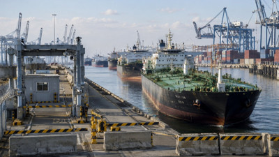 ABD Rus petrolünü alan ülkelere yüzde 100 tarifenin önünü açtı