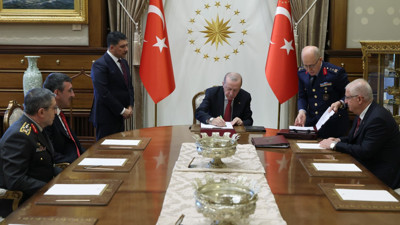 YAŞ kararları a&ccedil;ıklandı: 25 general ve amiral terfi etti, Hava Kuvvetleri Komutanı değişti