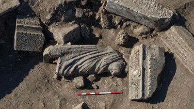 Aspendos'un 1800 yıllık dev heykeli g&uuml;n y&uuml;z&uuml;ne &ccedil;ıktı