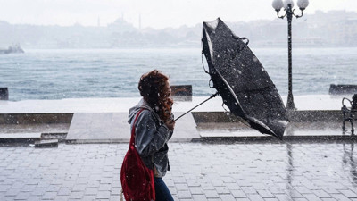 Meteoroloji&rsquo;den kuvvetli yağış ve r&uuml;zgar uyarısı: Bir yanda sağanak, bir yanda 40 derece
