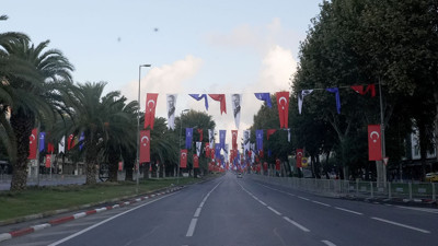 İstanbul'da Zafer Bayramı kutlamaları nedeniyle bazı yollar trafiğe kapatıldı