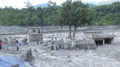 Nepal ve Çin'i vuran felakette bilanço ağırlaşıyor: Binlerce ölü, binlerce kayıp