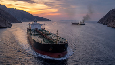 Savaş denize taşındı: ABD iki İran tankerini vurdu