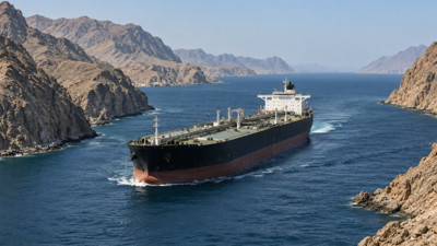 H&uuml;rm&uuml;z&rsquo;de tanker gerilimi petrol&uuml; 97 dolar sınırına taşıdı