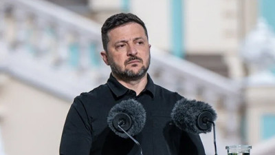 Zelenskiy'nin u&ccedil;ağı İHA saldırısından son anda kurtuldu