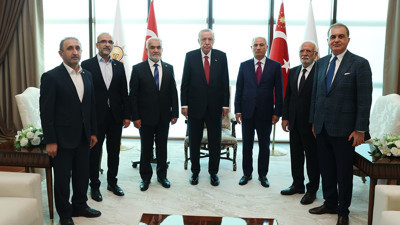 Cumhurbaşkanı Erdoğan, HÜDA PAR Genel Başkanı Yapıcıoğlu'nu kabul etti