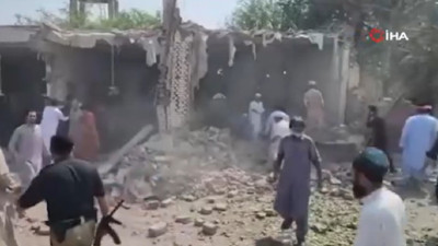 Pakistan'da cuma namazında bombalı saldırı: 15 ölü, 50'den fazla yaralı